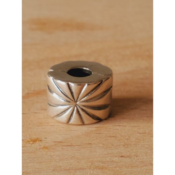 Pandora Sunburst Clip Charm Bead in Sterling Silver 925 - Picture 4 of 6